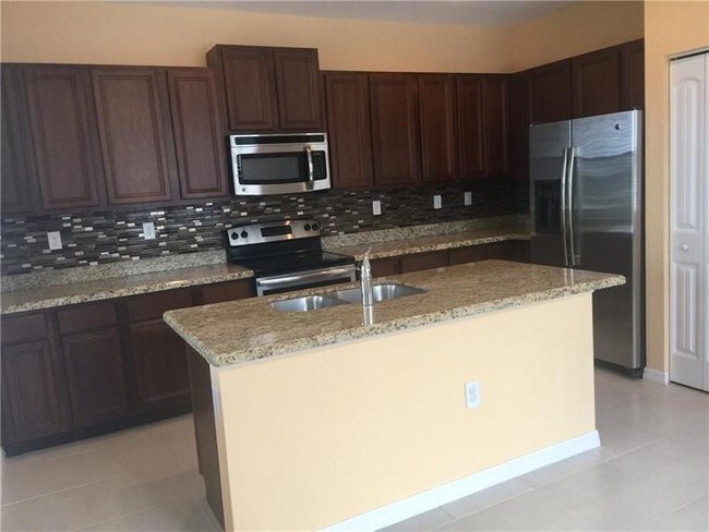 Building Photo - Marvelous Madison Place Townhome