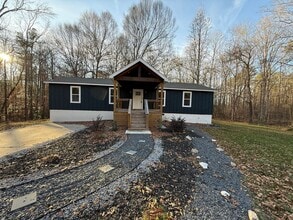 Building Photo - 140 Walker Woods Dr