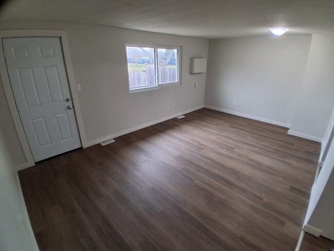 Building Photo - Townhomes of Forest Glade