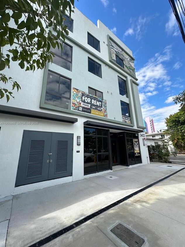 Building Photo - 3422 NW 5th Ave