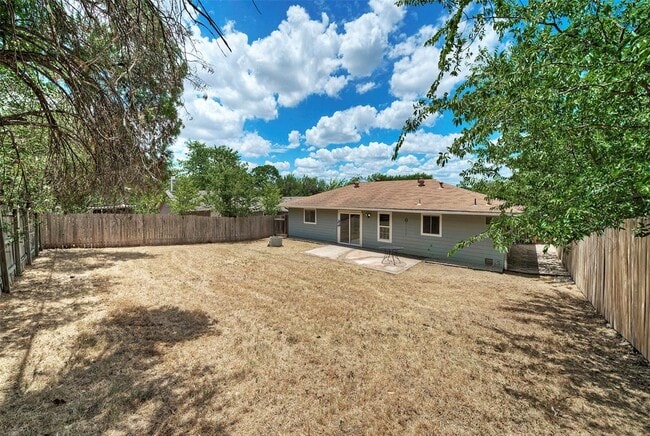 Building Photo - 5301 Gladstone Dr