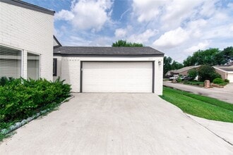 Building Photo - 6423 Coachwood Dr