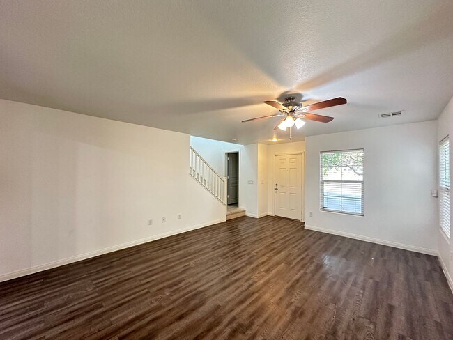 Foto del edificio - Blue Diamond Springs- & 5B