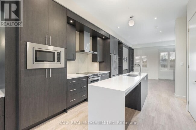 Building Photo - 222 Vellwood Common