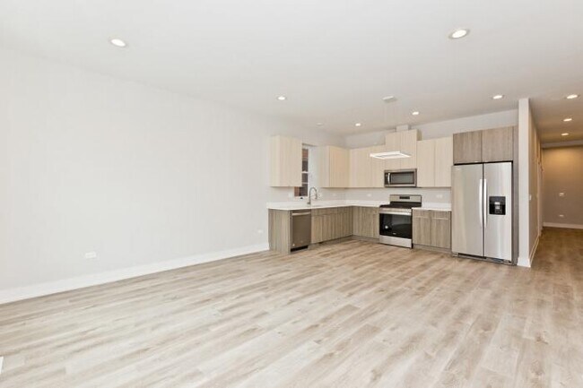 Foto del edificio - 5 bedroom in Chicago IL 60614
