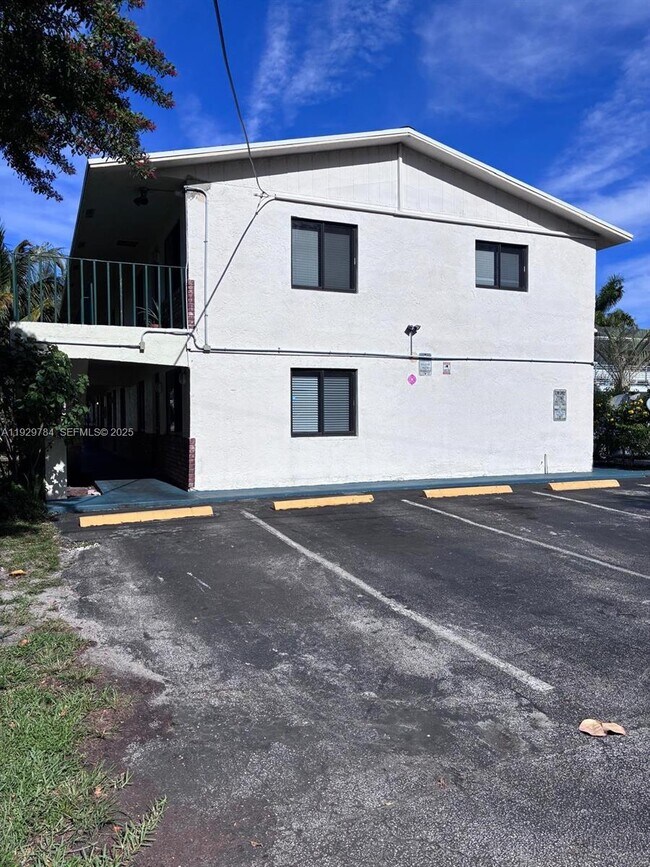 Foto del edificio - 1028 NE 39th Dr