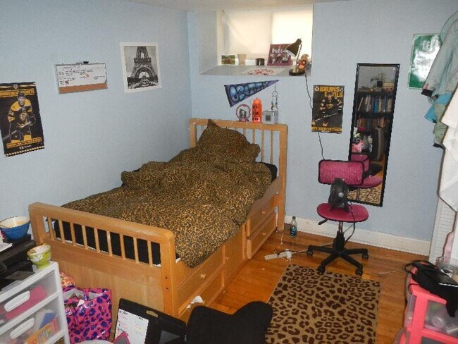 Building Photo - Central Location, In-Unit Washer and Dryer...