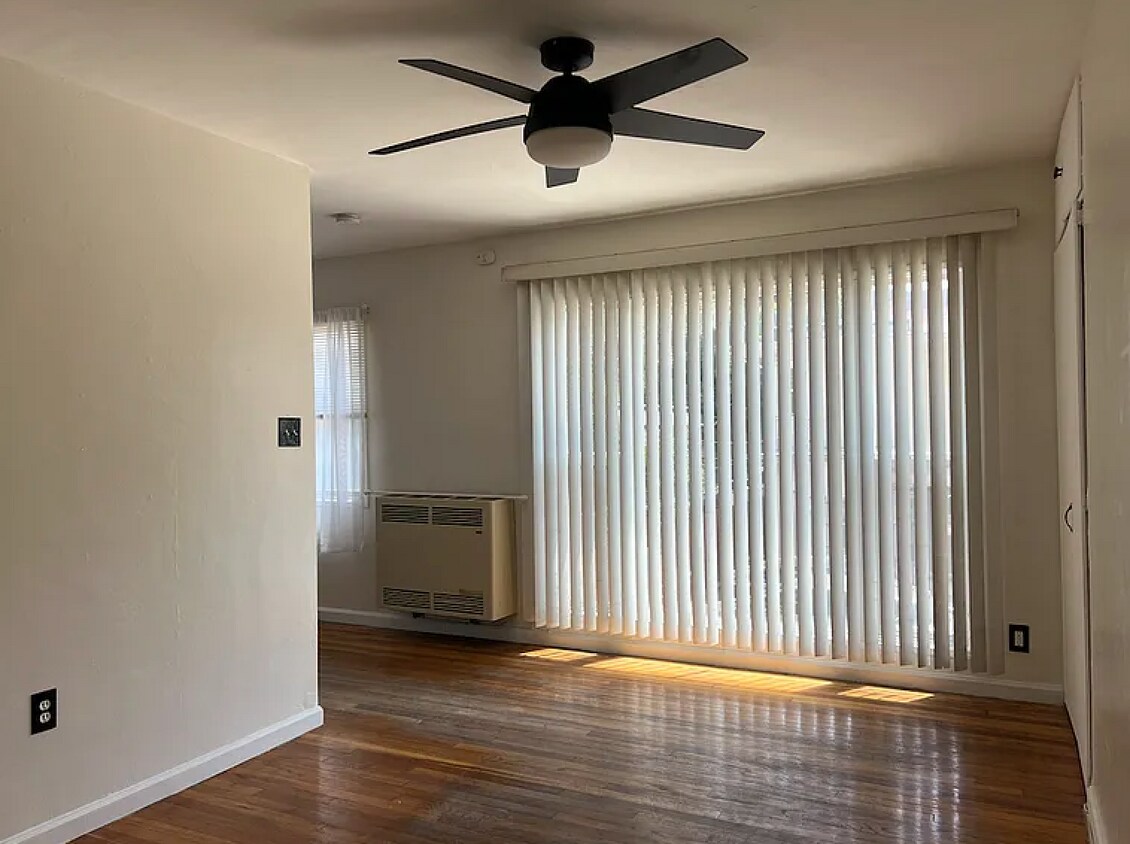 Foto principal - 1327 N Orange Dr