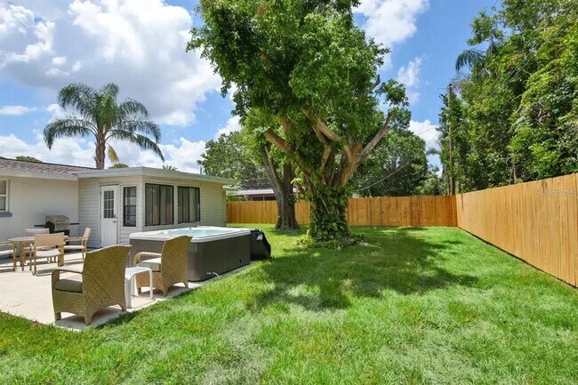 Foto del edificio - 5622 S Lockwood Ridge Rd