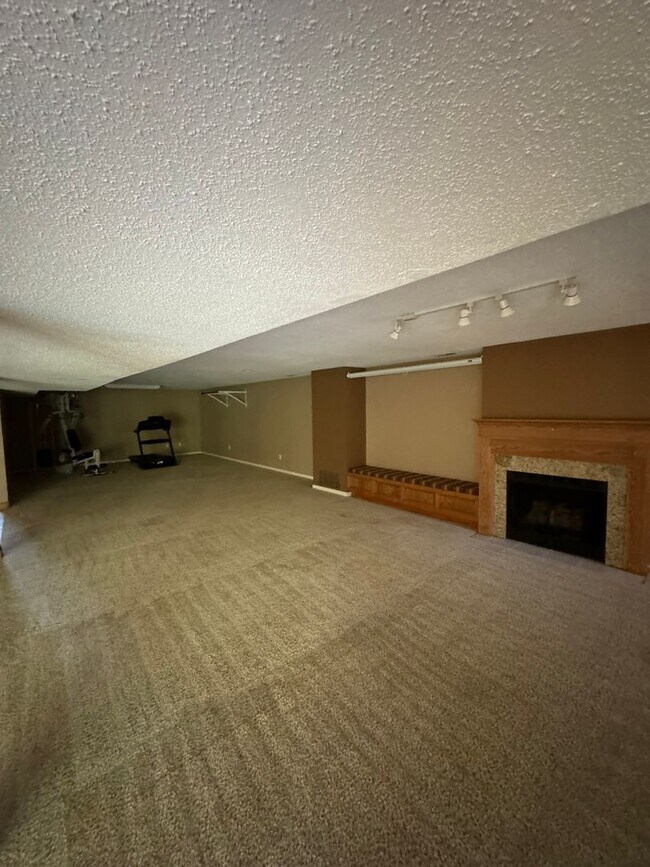 Building Photo - 32 Hillsborough Drive
