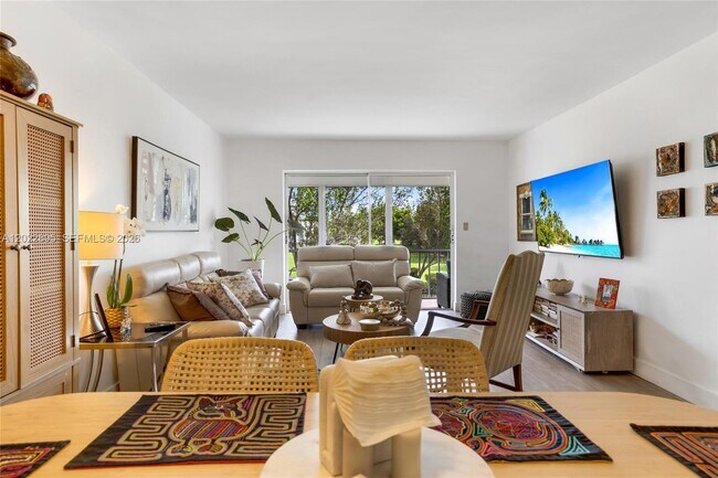 Foto del edificio - 950 Hillcrest Dr