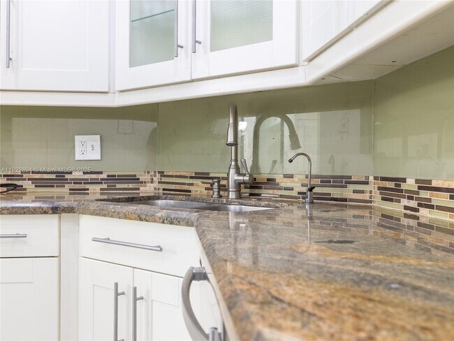 Foto del edificio - 6300 S Falls Cir Dr
