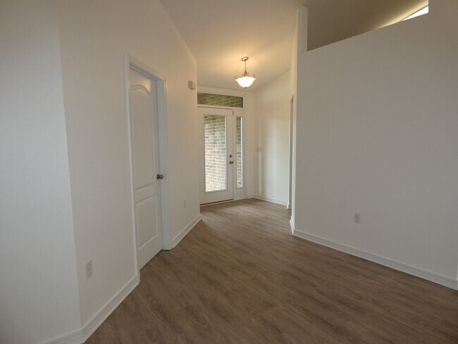 Foto del edificio - 4-Bedroom All Brick Home - Gulf Breeze