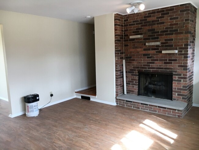 Foto del edificio - **3-BEDROOM/2-BATH RANCH W/ 2-CAR GARAGE!**