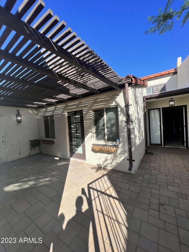 Foto del edificio - 16 E Manzanita Dr