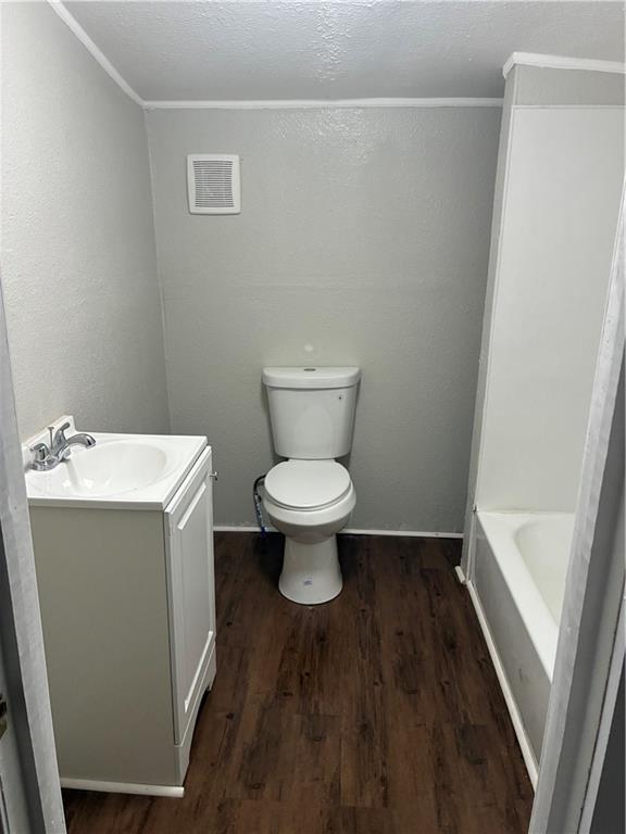 Foto del edificio - 558 Westwood St