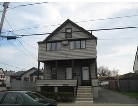 Building Photo - 384 Medford St