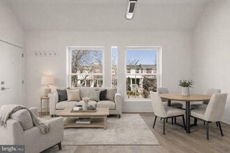 Building Photo - 1605 F St NE