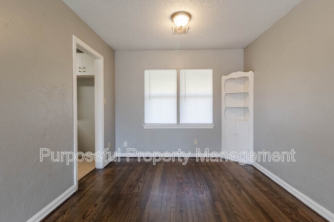 Foto del edificio - 3808 N Drexel Blvd