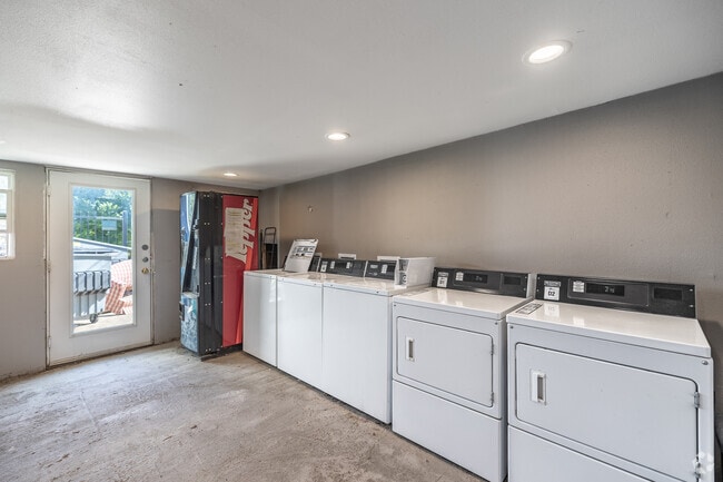 Laundry - Leuda-May Apartments