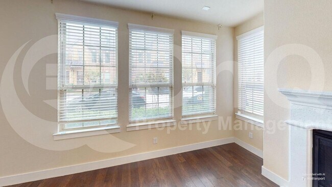 Foto del edificio - 2421 Magalia Ln