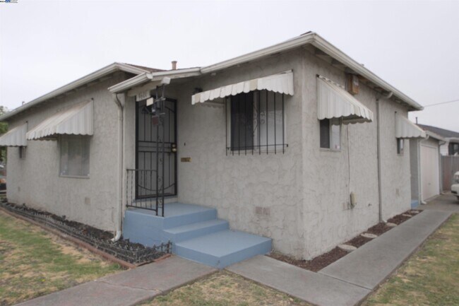 Foto del edificio - 9601 Coral Rd
