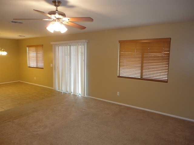 Building Photo - 386 E Daniella Drive