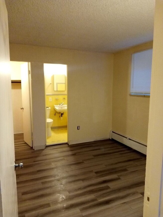 Foto del edificio - 1 bed, 1 Bath, Aug Special $400 credit Great Location off Joliet and 17th