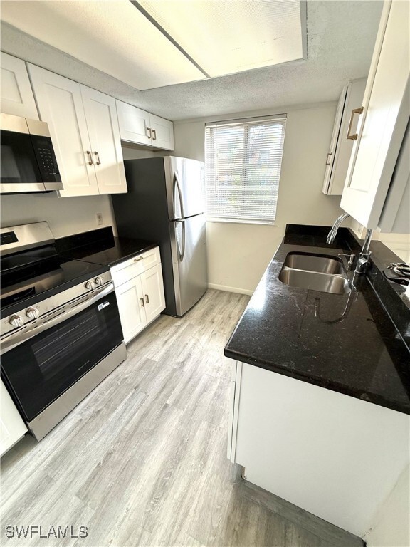 Building Photo - 12666 Kenwood Ln