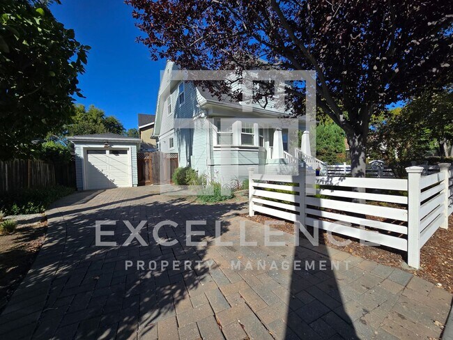 Foto del edificio - 2 Story Charming Updated Farmhouse, Minute...