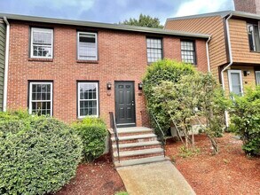 Building Photo - 11 Gooseneck Ln