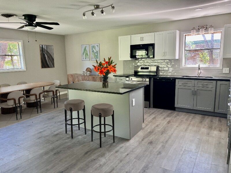 Primary Photo - 2413 Scott Blvd