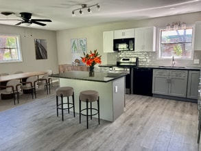 Building Photo - 2413 Scott Blvd