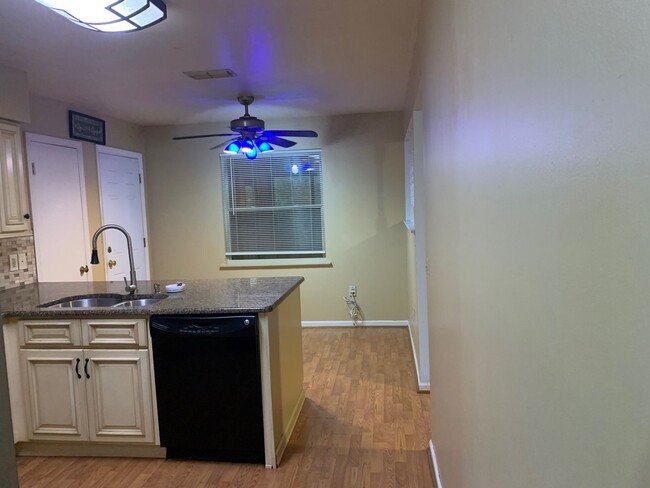 Building Photo - Three bedroom two bath - South Lakeland