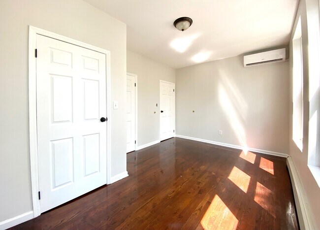 Bedroom - 1600 Bergen St