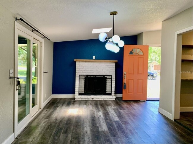 Building Photo - 4001 Neptune Dr SE