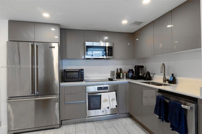 Foto del edificio - 13800 Highland Dr