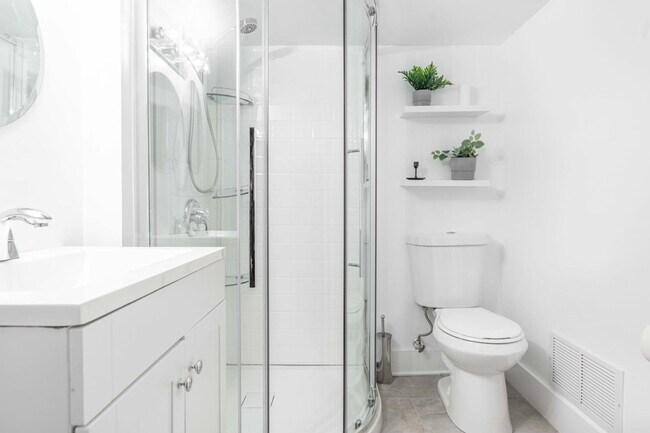 Building Photo - 11 Linwood St