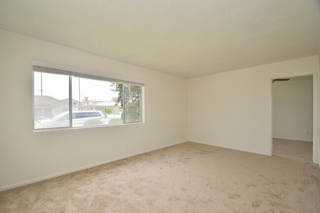 Building Photo - 2321 Carnegie Ln