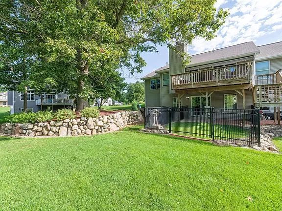 Building Photo - Great South Portage neighborhood