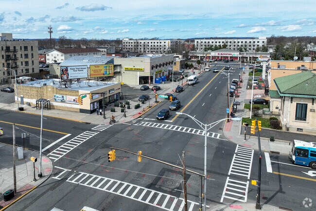 Chestnut Street in Roselle is lined with eateries and shops.