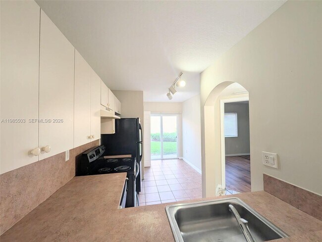 Foto del edificio - 945 NE 33rd Terrace