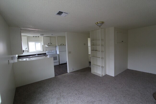 Building Photo - 4111 Homedale Rd