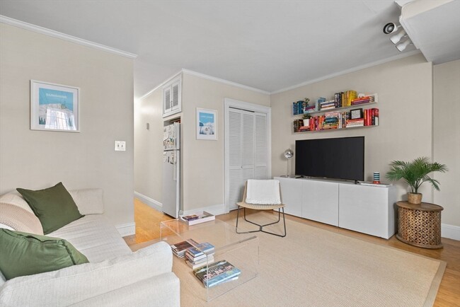 Building Photo - 15 Dartmouth St