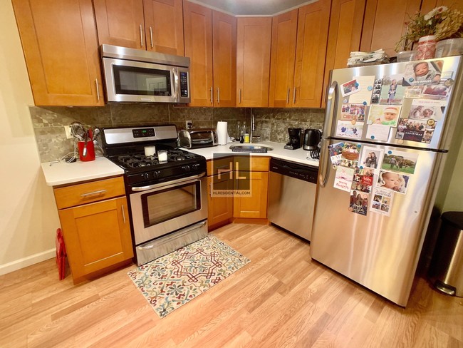 Building Photo - HOYT STREET 2 BED