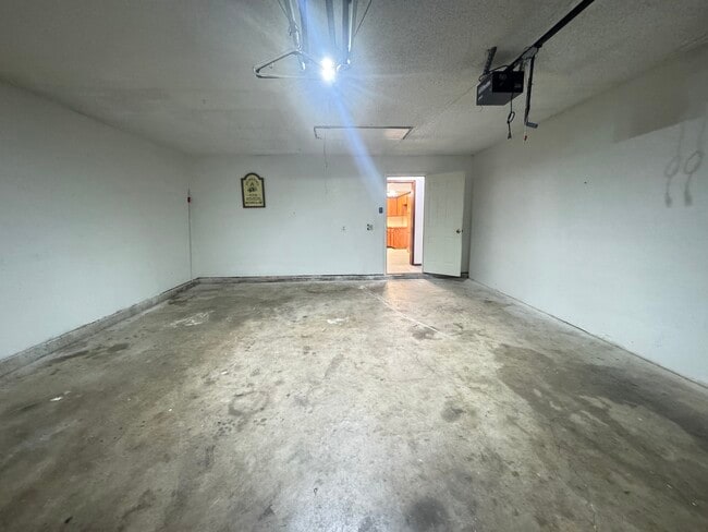 Foto del edificio - 9915 Larkspur Ln