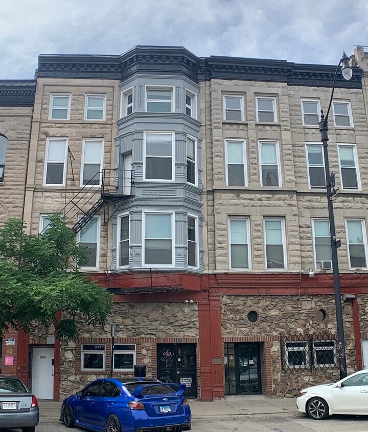Foto principal - 1856 S Blue Island Ave