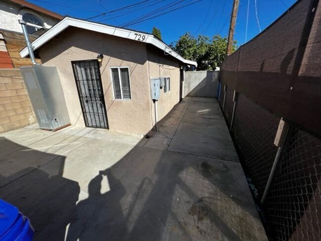 Building Photo - 729 Morrison St