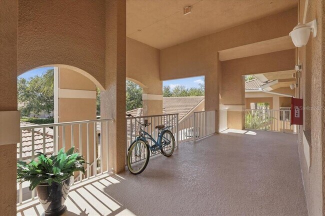 Building Photo - 819 Fairwaycove Ln