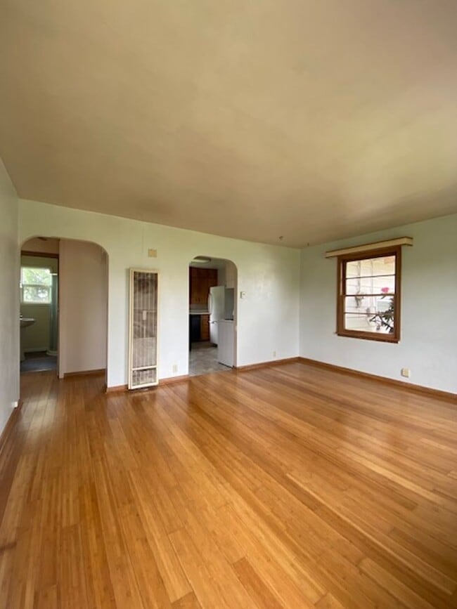 Foto del edificio - Charming 2 Bedroom on The Edge of Town!!